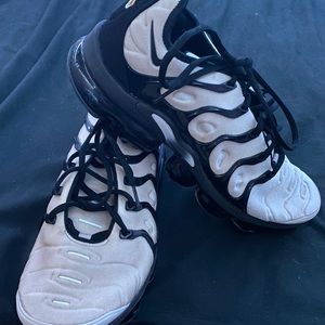 Men’s black & cream Nike Vapor Max